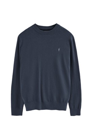 Suéter de punto azul marino con cuello redondo, puños y dobladillo acanalados, que presenta un pequeño logo bordado en el pecho. Textura suave.