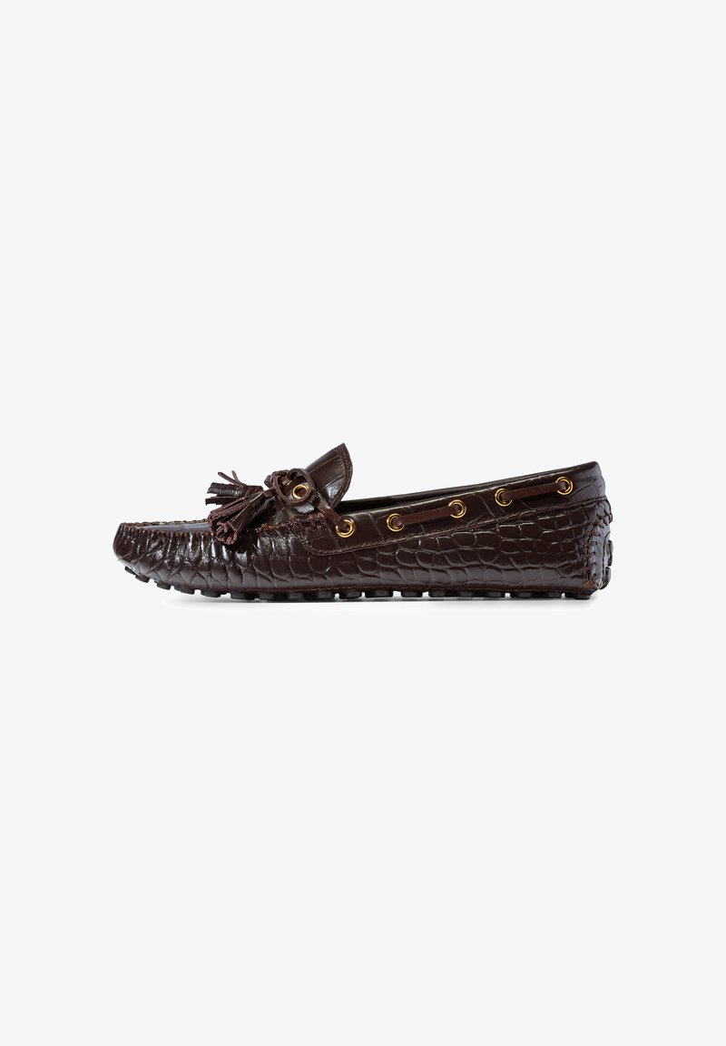 Bruna läderloafers med krokodilprägling, tasseldetalj och guldfärgade öglor, med en texturerad sula för bra grepp.