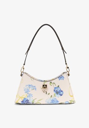 Crèmekleurige trapeziumvormige handtas met blauwe bloemenprint, zwarte verstelbare riem en gouden sluiting met het Guess-logo.