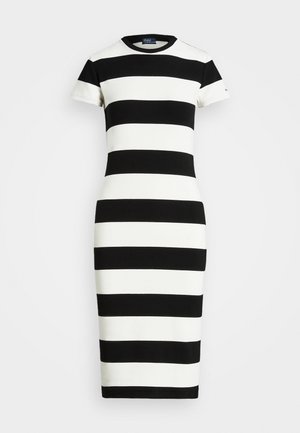 Robe à rayures noires et blanches avec une silhouette ajustée, des manches courtes et un col rond. Fabriquée dans un tissu lisse avec des rayures uniformes.