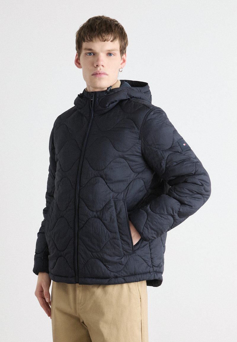 Tommy Hilfiger ONION HOODED JACKET - Kerge jope - desert sky