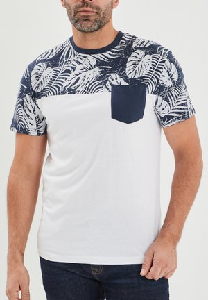 AMERICAN INSPIRATION FASHION COOL EASY MIT KURZEN ÄRMELN BRUSTTASCHE - T-Shirt print - white