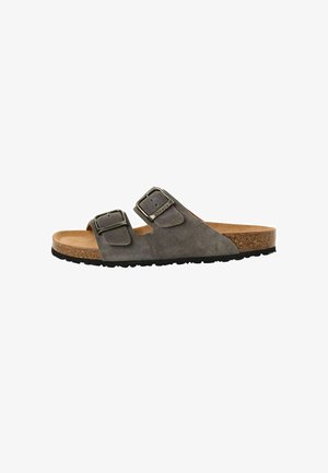 Grå suedet sandal med to justerbare stropper og sølv hardware, med en korkfod seng og struktureret sort gummisål.