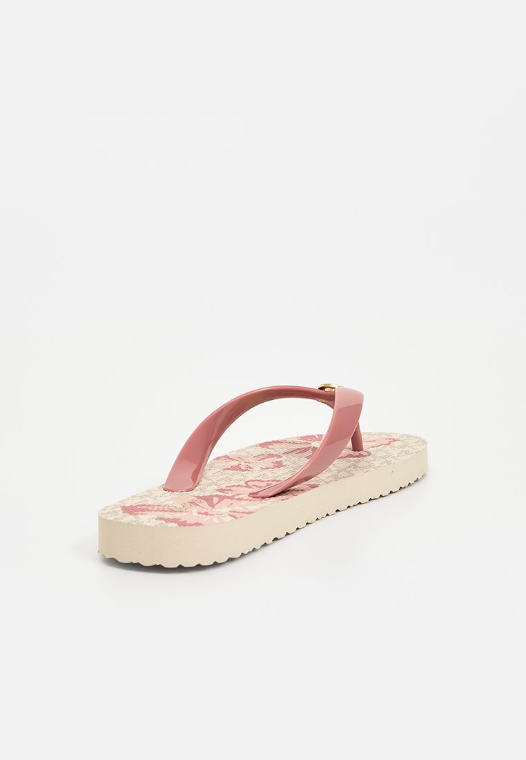 Rosa Plastiksandale mit strukturiertem beigen Sohlen mit floralem Muster. Dünne Riemen mit leichtem Glanz und minimalem Profil auf der Unterseite.