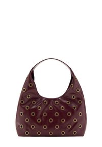 Viininpunainen nahkainen olkalaukku rennolla mallilla, jossa on pyöreitä leikkauksia ja kullanvärisiä metallikoristeita kauttaaltaan.