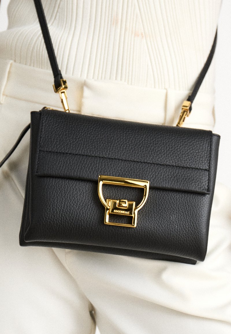 Coccinelle Bags Coccinelle Tas Zwart Coccinelle Liya Noir Handtas