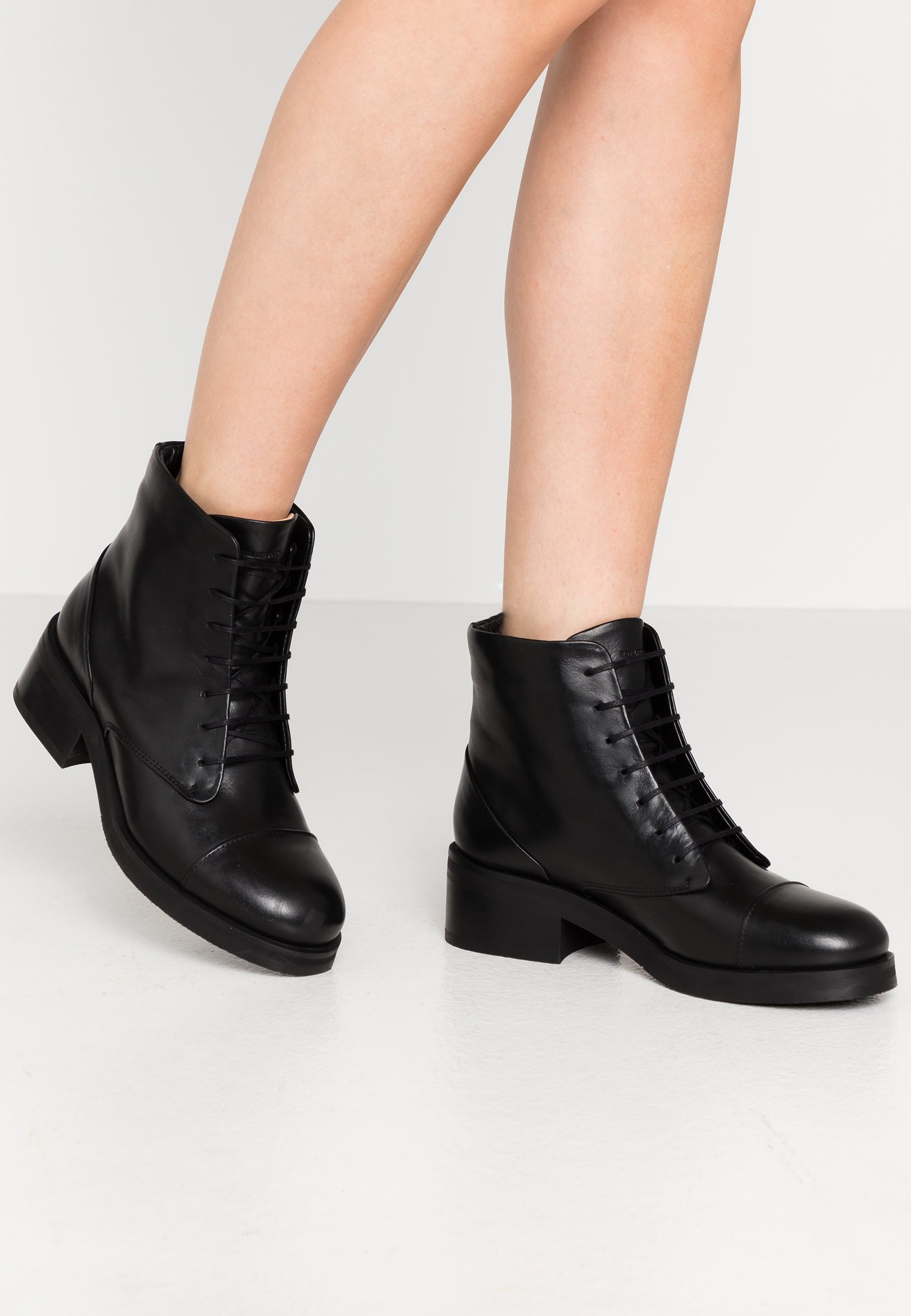 DISTRICT LACE UP BOOT Snörstövletter black DISTRICT LACE UP BOOT Snörstövletter black