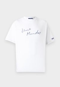- T-shirt z nadrukiem