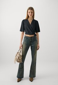 ONLY ONLDAHLIA WRAP - Majica kratkih rukava s printom - black