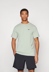 Nike Performance HYVERSE - Športové tričko - jade horizon/black