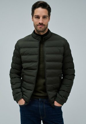 REGULAR - Chaqueta de invierno - grün