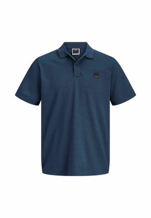 Tengerészkék rövid ujjú galléros póló, kétgombos patenttal és kis fekete márkajelzéssel a bal mellrészen.