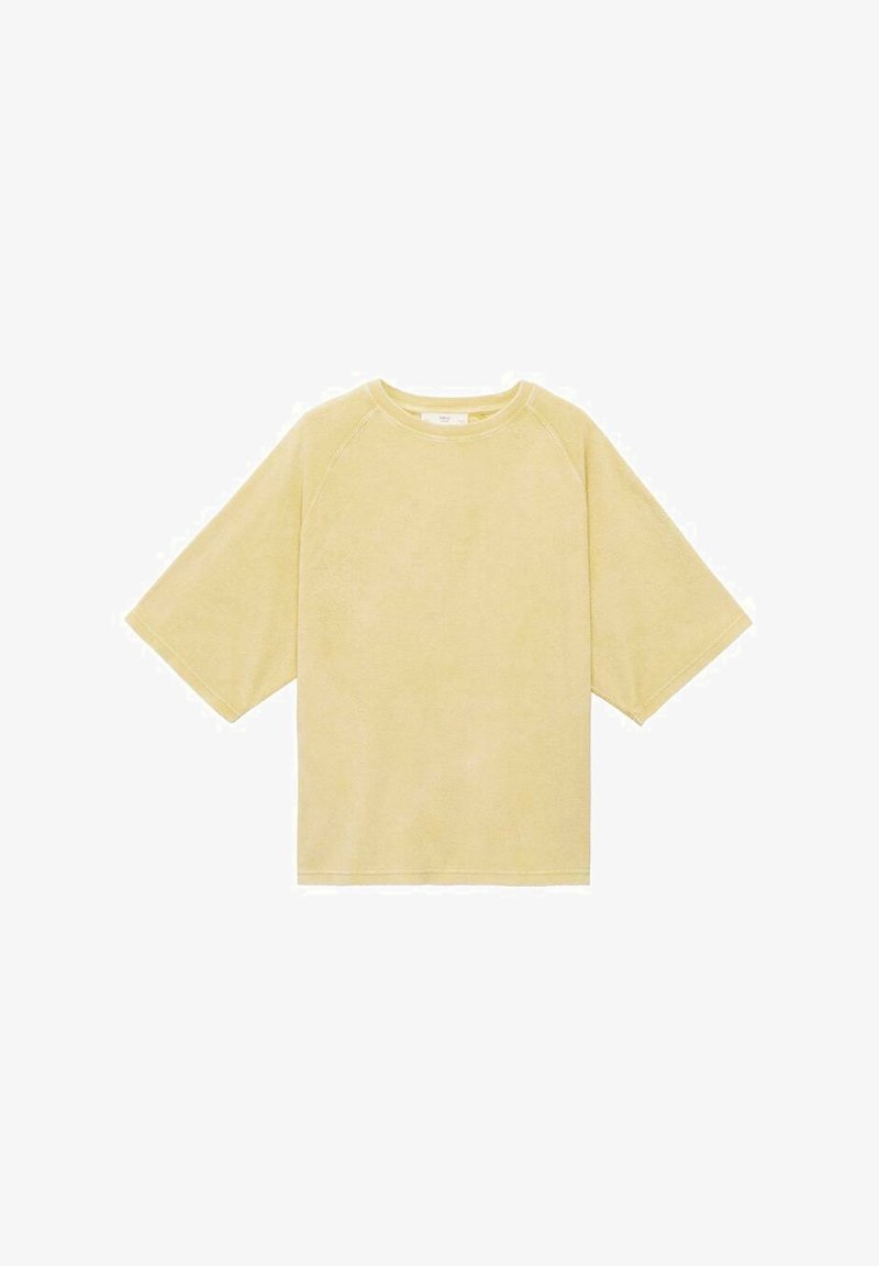Gul oversized T-shirt med raglanärmar, tillverkad av mjukt material; har en rund halsringning och en enkel, sömlös design.