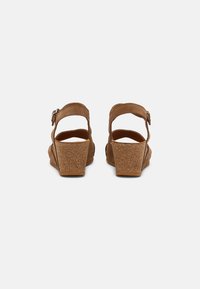 Bullboxer Keilsandalette - cognac