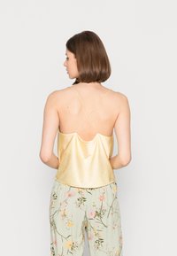 Monki Top - yellow