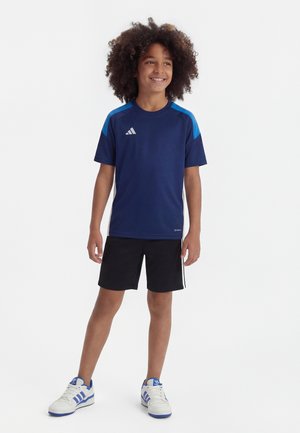 adidas Performance TIRO ESSENTIAL KIDS UNISEX - Ποδοσφαιρική φανέλα - dark blue/bright royal/white