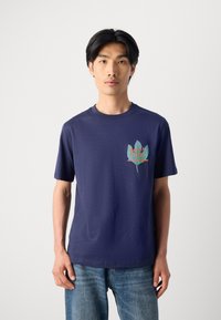 Scotch & Soda REGULAR FIT FRONT BACK - Print T-shirt - peacoat