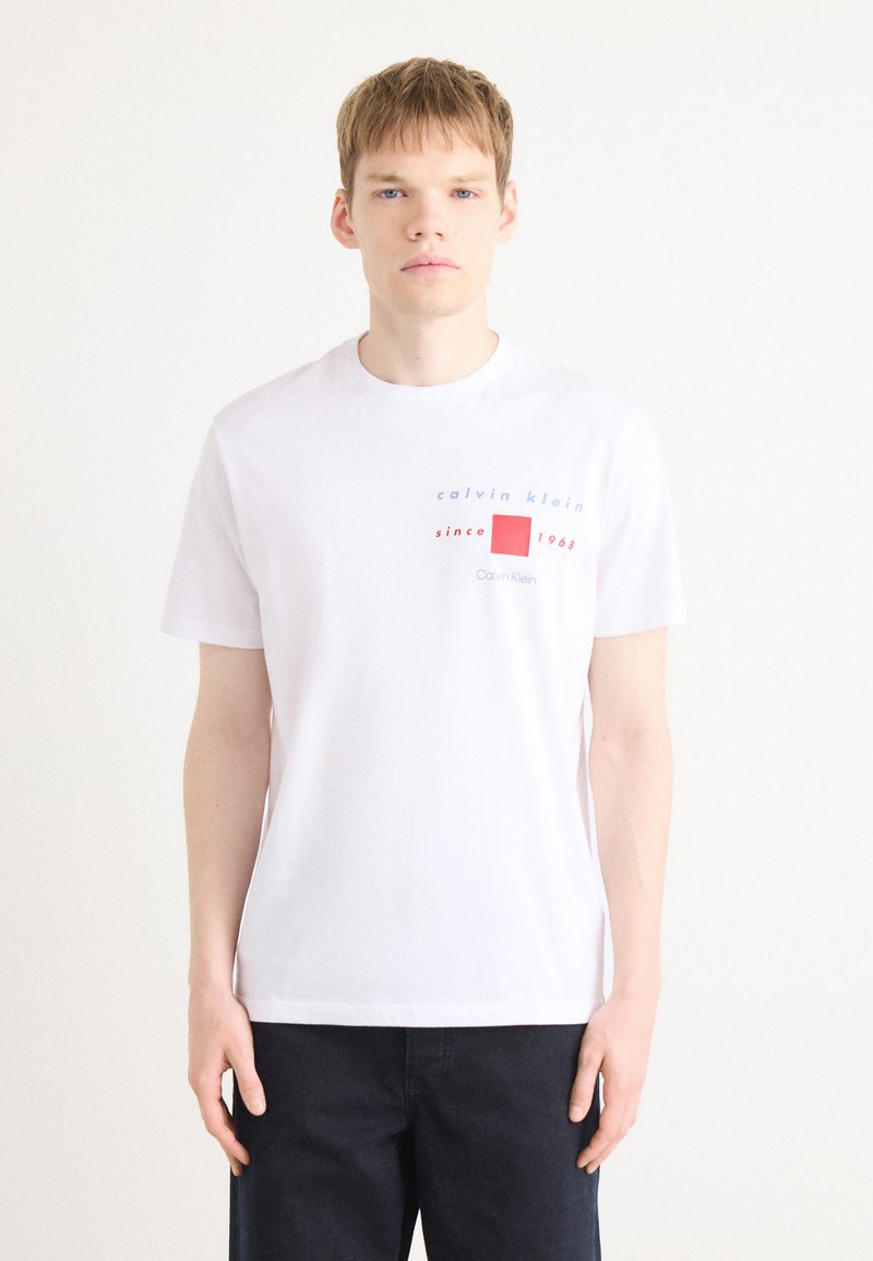 Calvin Klein RED BOX GRAPHIC - Print T-shirt - brilliant white