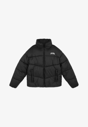 Zwarte doorgestikte pufferjas met hoge kraag, ritssluiting aan de voorkant, twee zijzakken en het "PEGADOR"-logo op de linkerborst.