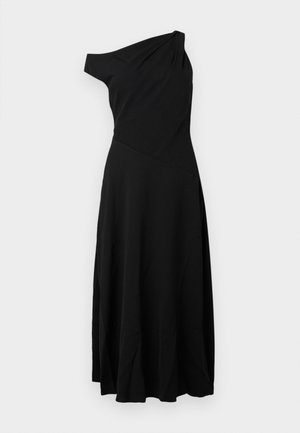 Juoda, asimetrinė suknelė, pagaminta iš lengvos medžiagos. Yra prigludusi viršutinė dalis ir plačiai išsiplėtusi sijonas su švelniais drapavimais. Paprastas dizainas, be puošmenų.