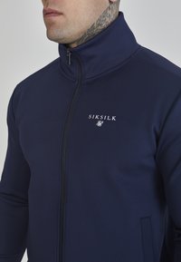 SIKSILK ESSENTIALS - Felpa con zip - navy
