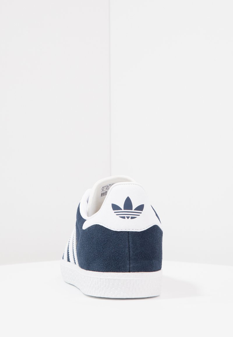 adidas Originals GAZELLE UNISEX - Trainers - collegiate navy/footwear white/blue  - Zalando.co.uk