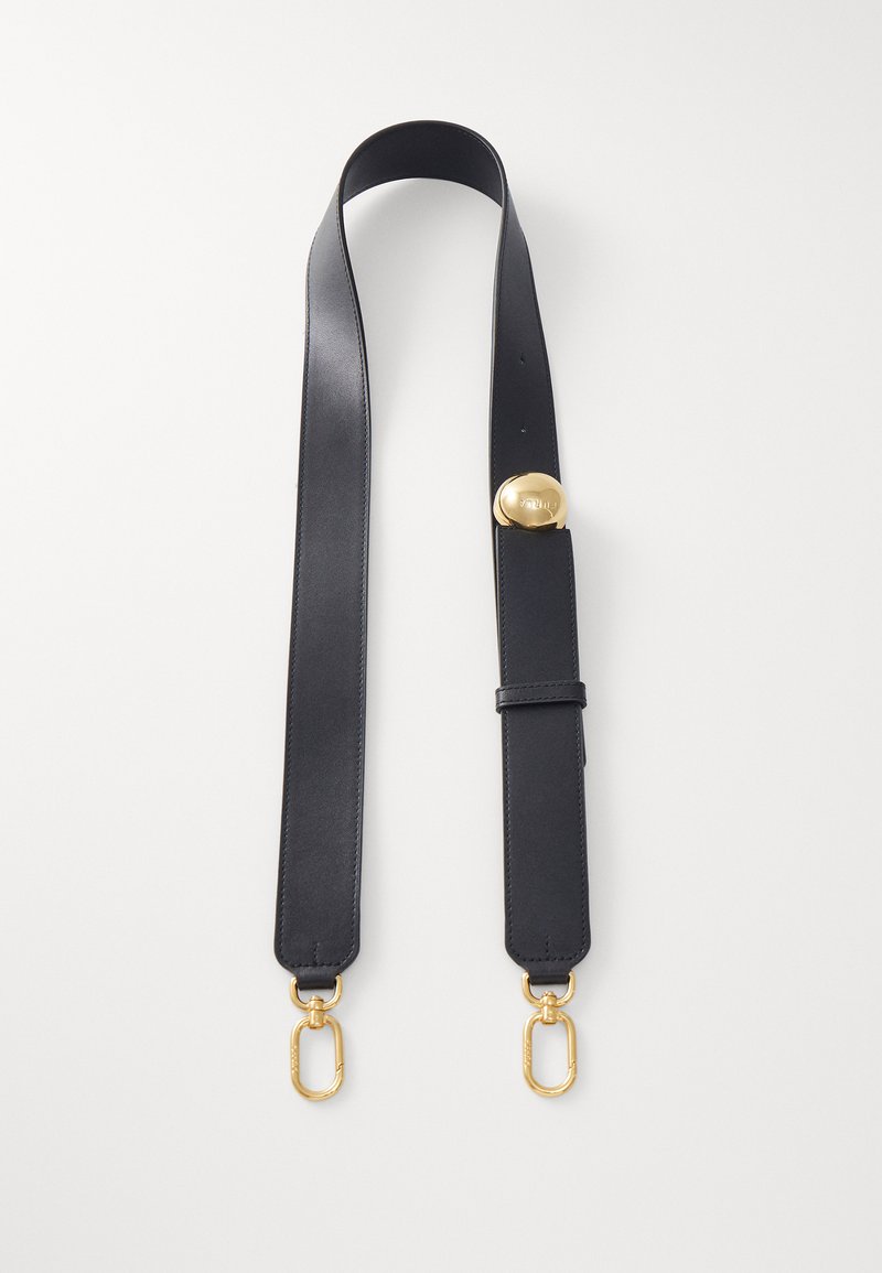 Μαύρη δερμάτινη λωρίδα με λεία υφή, διακοσμημένη με χρυσά αξεσουάρ και οβάλ λεπτομέρειες. Περιλαμβάνει δύο χρυσούς γάντζους σε κάθε άκρο.