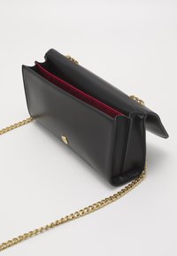 Love Moschino BUCKLE CROSSBODY - Mala a tiracolo - nero