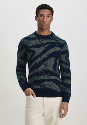 Pullover mit gestreiftem Muster in Marineblau und Grün, Rundhalsausschnitt und gerippten Bündchen. Weiches Strickmaterial mit strukturiertem Design.