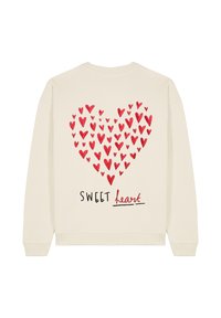 Felpa crema con un grande design a forma di cuore rosso composto da molti cuori più piccoli, con il testo "SWEET heart" in nero sottostante.