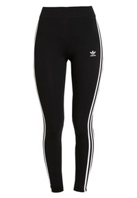Svarta Adidas leggings med vita tre ränder på sidorna och vit Adidas-logotyp på övre låret.
