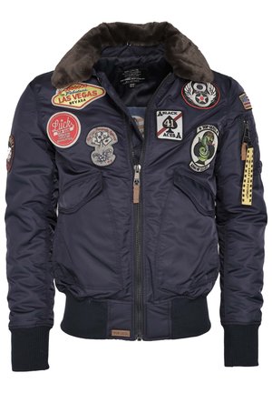 Marine Bomberjacke mit Kunstpelzkragen, ausgestattet mit mehreren gestickten Patches, Reißverschluss vorne sowie gerippten Bündchen und Saum.