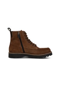 Bottine en daim marron avec fermeture éclair latérale, bout rond, semelle en caoutchouc noire et design à lacets avec six œillets.