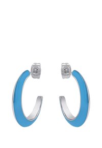 Orecchini a cerchio vuoto caratterizzati da una finitura in smalto blu lucido con dettagli in metallo tono argento. Il design è curvo e moderno.