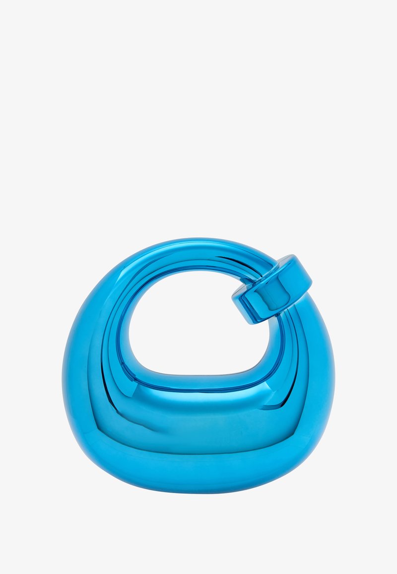 Escultura abstracta de vidrio azul con curvas suaves, un asa en bucle y un acabado brillante. El diseño presenta formas en capas y un elemento de giro.
