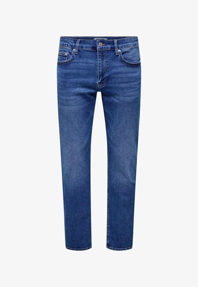 Jeans de mezclilla rectos azules con botón frontal, trabillas para cinturón y diseño de cinco bolsillos, mostrando un ligero desgaste alrededor de los muslos.