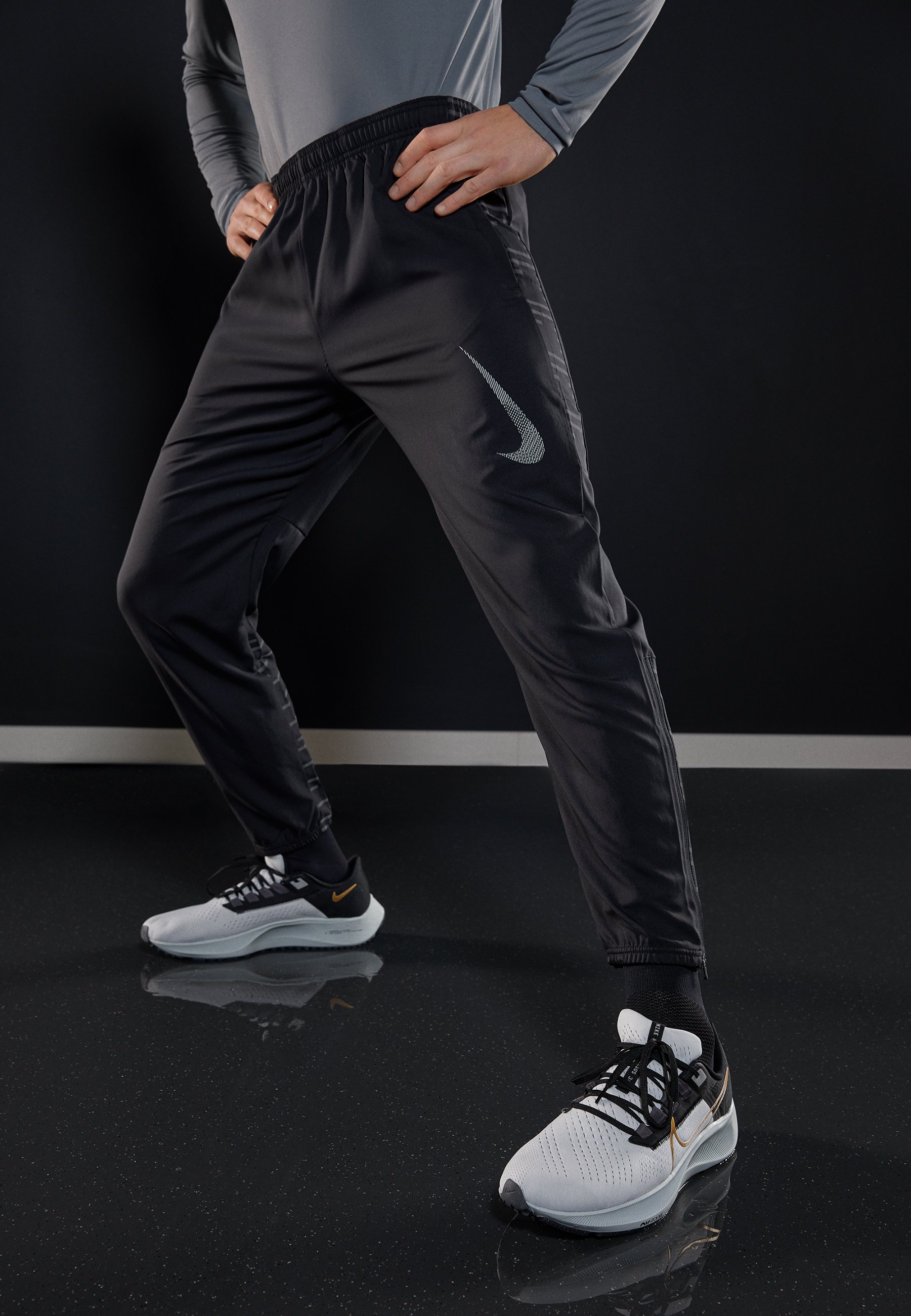Nike Performance NIKE DRI-FIT RUN DIVISION CHALLENGER HERREN LAUFHOSE -  Jogginghose - black/reflective silv/schwarz - Zalando.de