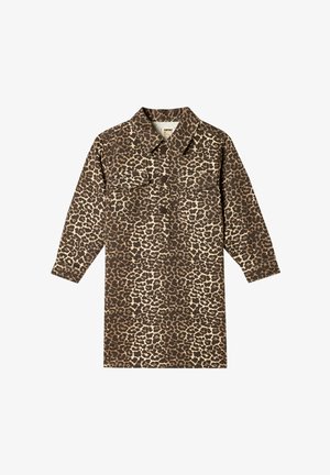 Abito in stampa leopardata con maniche lunghe, chiusura anteriore a bottoni e due tasche sul petto. I colori marrone e beige creano un motivo audace e texturizzato.