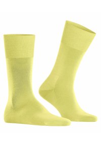 Gelbe Crew-Socken mit geripptem Bündchen, nahtlosem Zehenbereich und glatter Textur. Sie haben eine leichte, gleichmäßige Farbe ohne Muster oder Akzente.