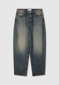Jeans in denim azzurro chiaro con una vestibilità relaxed. Presentano una vita alta, cinque tasche e una leggera scoloritura sulla parte anteriore. Gambe a taglio dritto.