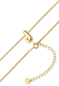 Arany lánc nyaklánc ívelt J alakú medállal és homár kapoccsal. Kerek láncszemekből álló lánc kiterjesztéssel és egy kis medállal rendelkezik.