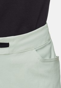 Thumbnail Image 9