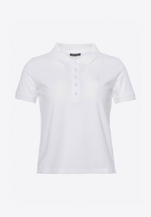 Camisa polo blanca con cuello, que presenta una tapeta con seis botones y un logotipo bordado con una 'W' en azul claro. Textura de algodón suave, de manga corta.