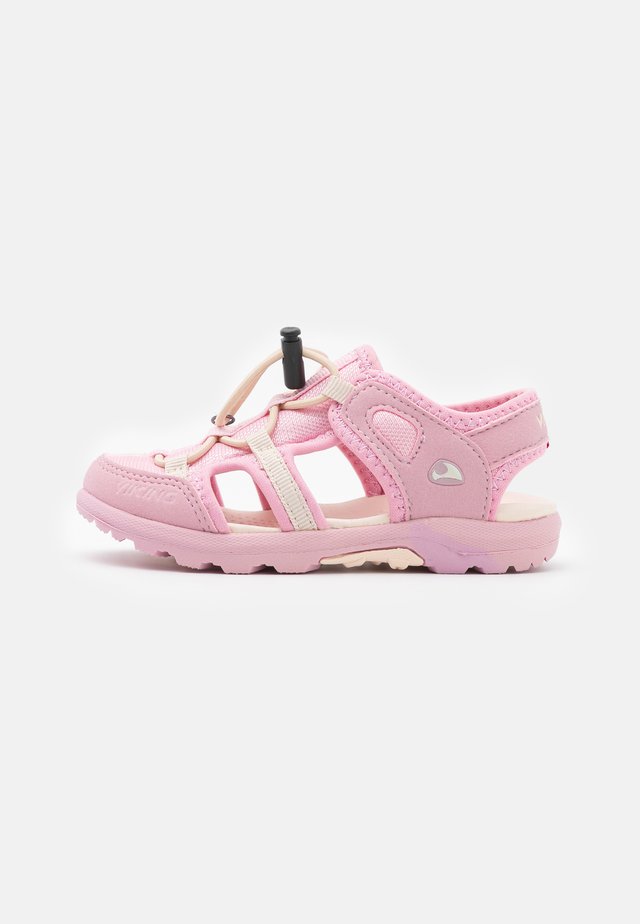 SANDVIKA - Vaellussandaalit - light pink/pink