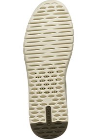 Suela de zapato con un material de goma blanca texturizada, con perforaciones circulares y ovaladas, y un acento marrón en el talón con la marca "GEOX".