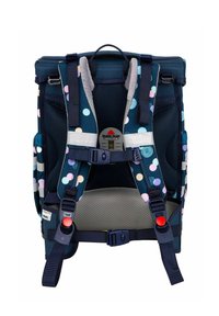 Sac à dos bleu marine avec un motif de pois multicolores, bretelles grises rembourrées et boucles ajustables. Dispose d'un dos en maille pour la ventilation.