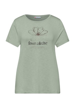 Hellgrünes T-Shirt mit kurzen Ärmeln, großem braun umrandetem Blumenmotiv und dem Schriftzug „flower collective“ auf der Vorderseite.