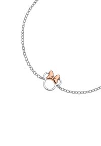 Silverfärgad kedjennäcka med en cirkulär medaljong som har en roséguldsliknande bågdetalj. Sleek design, mjuk textur och delikat hårdvara.