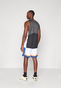 Nike Performance NBA CITY EDITION NEW YORK KNICKS SHORTS - Klubruházat - white/brilliant orange