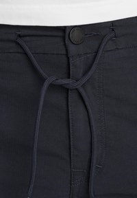 HAWKDOWN - Shorts - salute